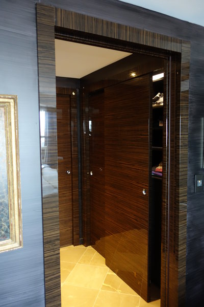 Double bypass closet doors