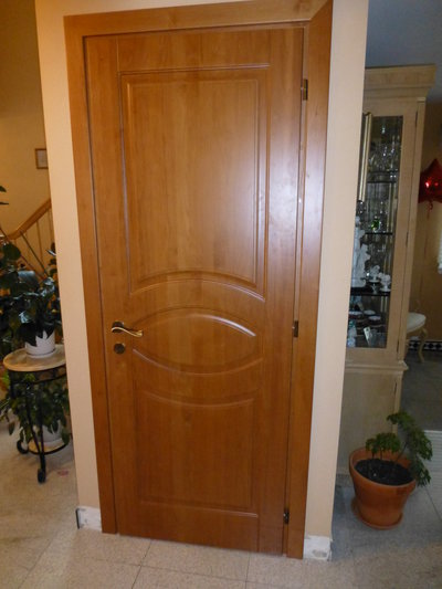 Solid cherry doors KLISSIA model in light cherry